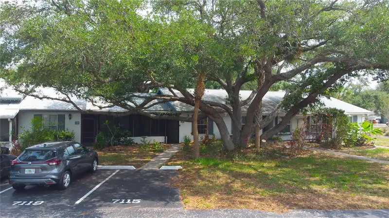 7115 Parkside Villas Dr N, FL