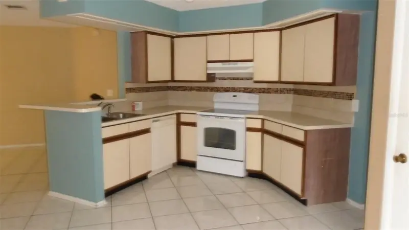 13107 Los Angeles Woods Ln, FL