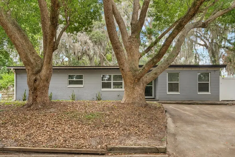 107 E Lauren Ct, FL