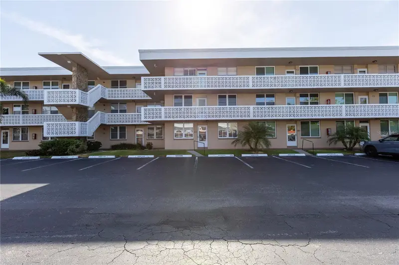 4915 Bay St Ne #224, FL