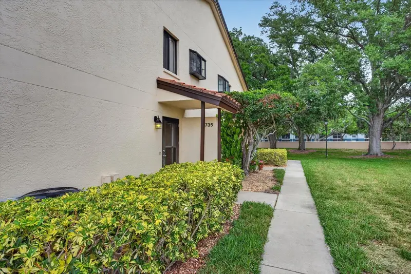 5735 Gardens Dr #5735, FL