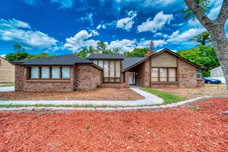 1542 Sugarwood Cir, FL