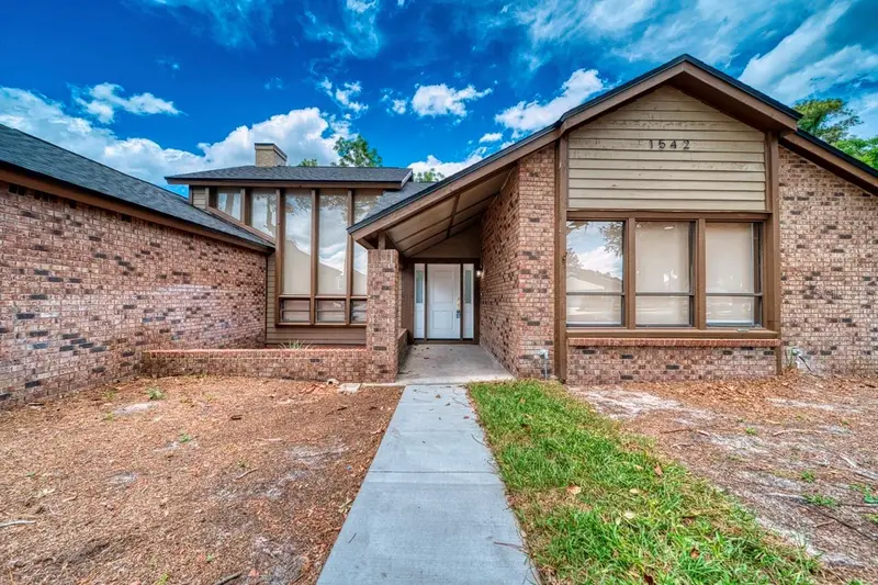 1542 Sugarwood Cir, FL