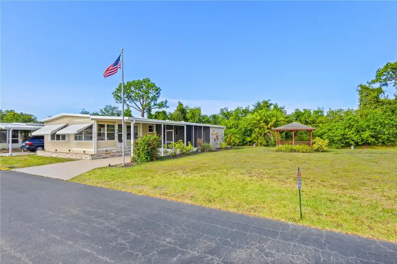 320 Tropic Dr, FL