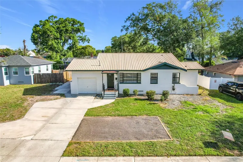616 E Edgewood Dr, FL
