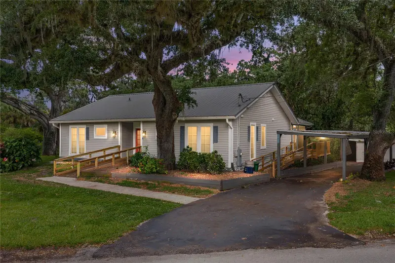 975 Caloosa Estates Dr, FL