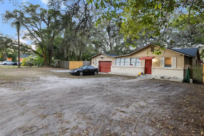 1510 E 99th Ave, FL