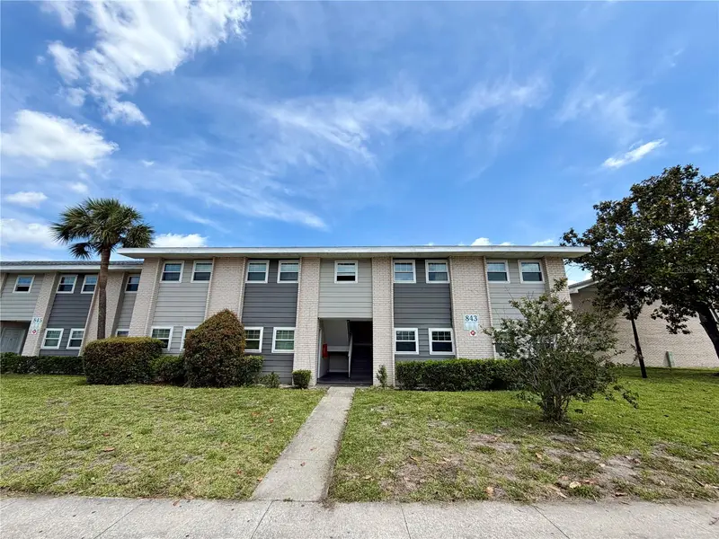 843 Sky Lake Cir #D, FL