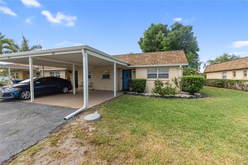 676 Park Cir, FL