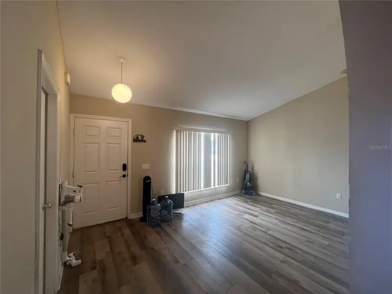 4 Inconnu Dr, FL