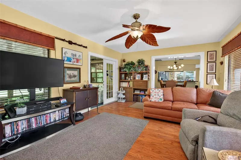 10936 N Airway Loop, FL