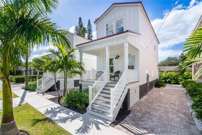 340 6th St E, FL