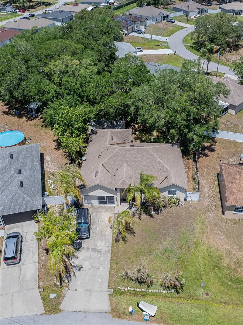 427 Lark Ct, FL