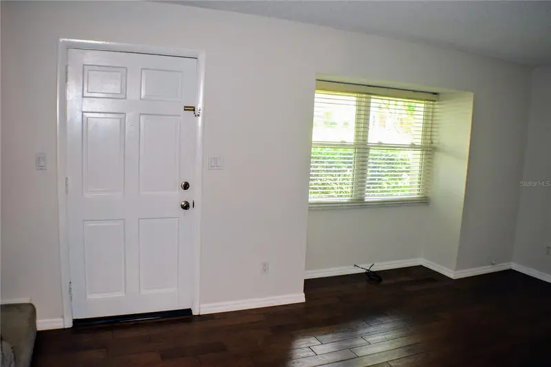 814 Park Lake Cir #8, FL