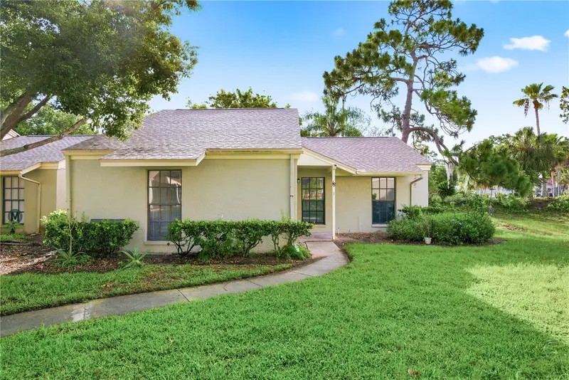 18 Windrush Bay Dr, FL