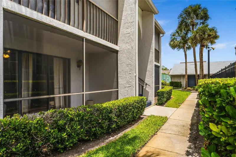 1716 Pine Ridge Rd #F1, FL