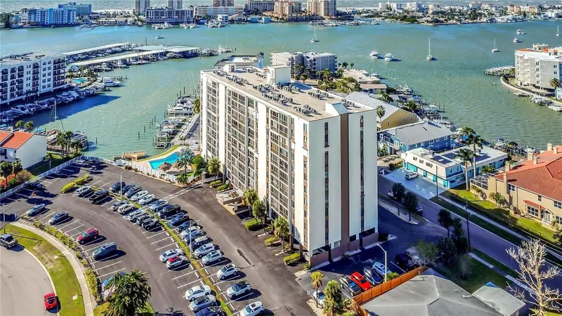 255 Dolphin Pt #305, FL
