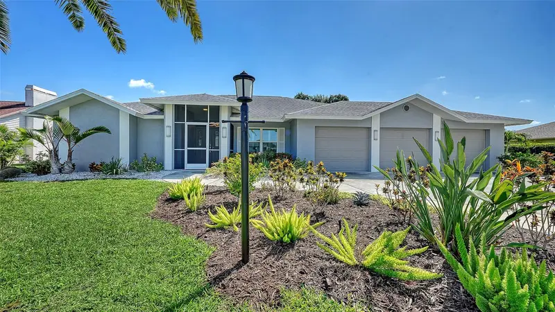 6988 Country Lakes Cir, FL