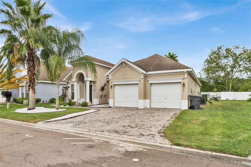 2590 Sand Hill Point Cir, FL