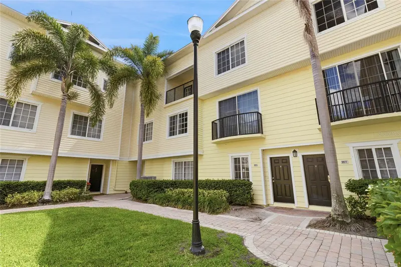 9875 Meadow Field Cir, FL