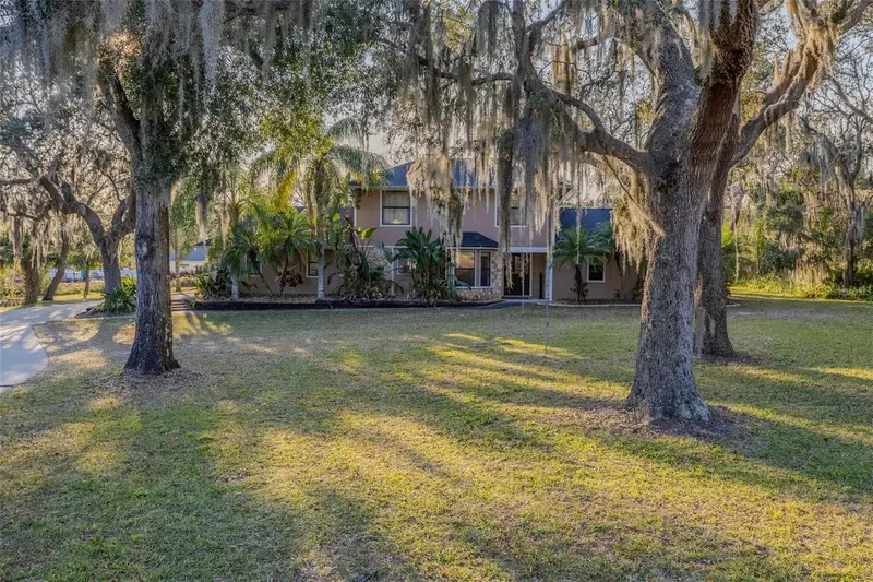 821 Highpoint Dr, FL