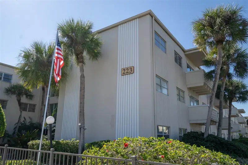 223 Columbia Dr #214, FL
