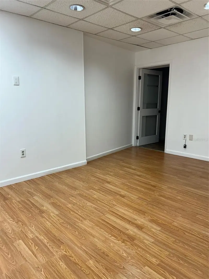 8 Broadway #105, FL