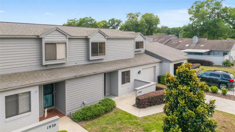 1927 Se 37th Court Cir, FL