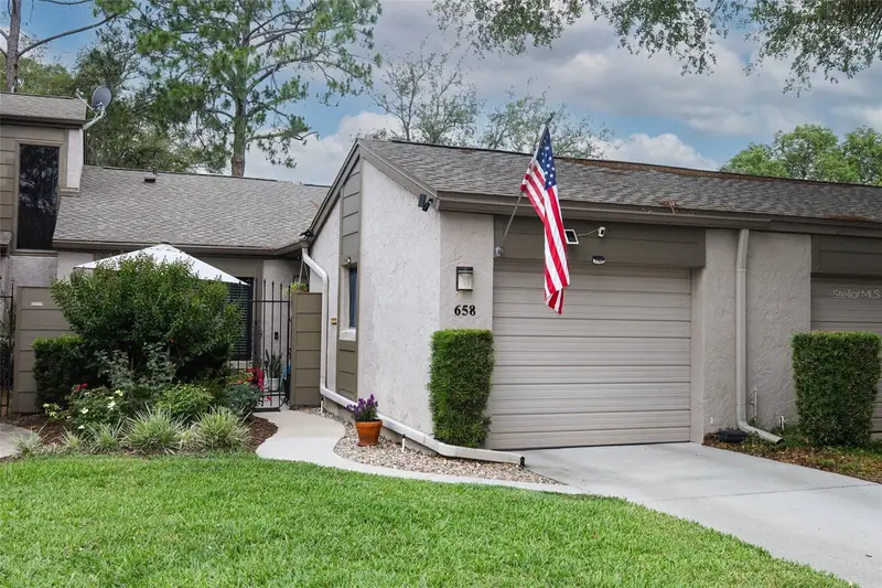658 Woodridge Dr, FL