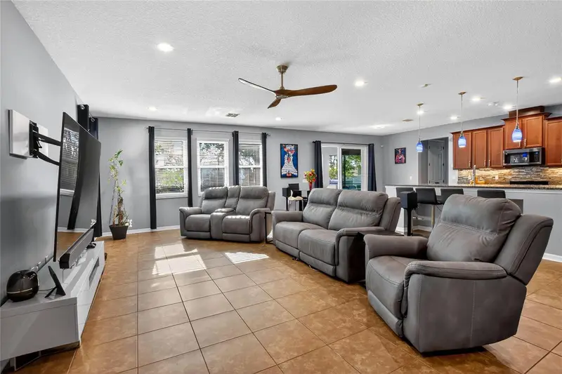 232 Magneta Loop, FL