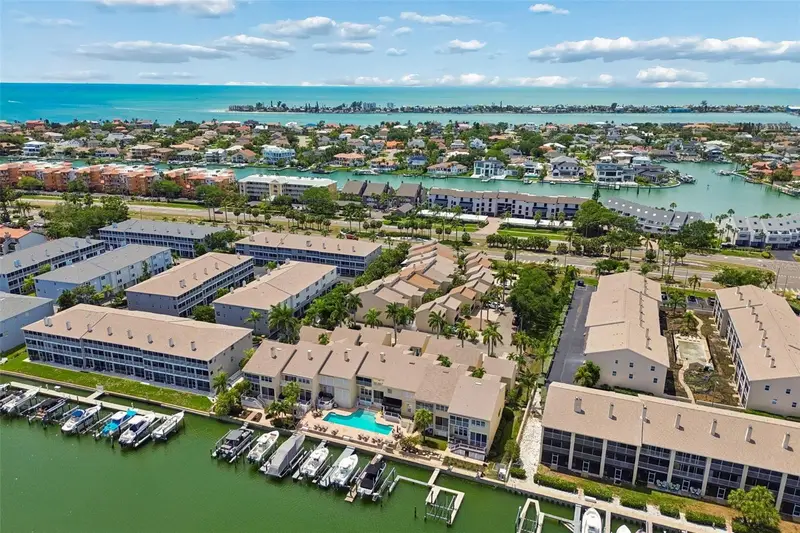 487 Pinellas Bayway S #207, FL