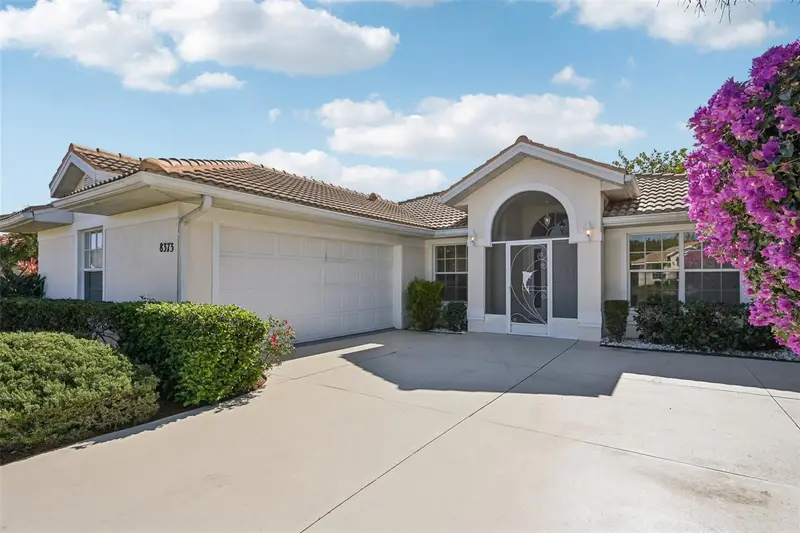 8373 Pondview Ln, FL