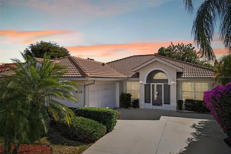8373 Pondview Ln, FL