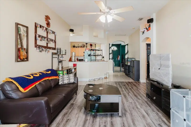 9817 White Barn Way, FL