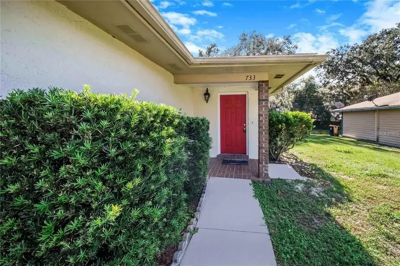 733 Mikasuki Dr, FL