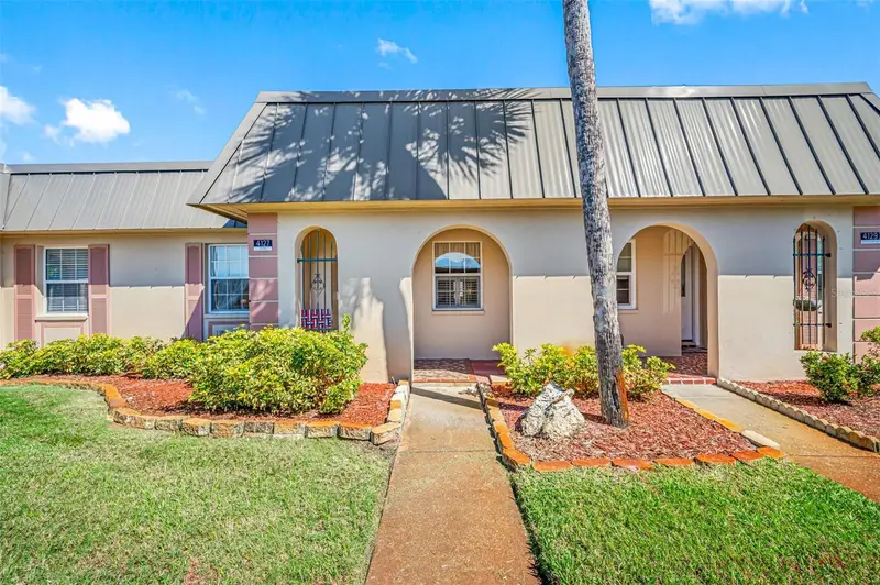 4127 Hampton Dr #4127, FL