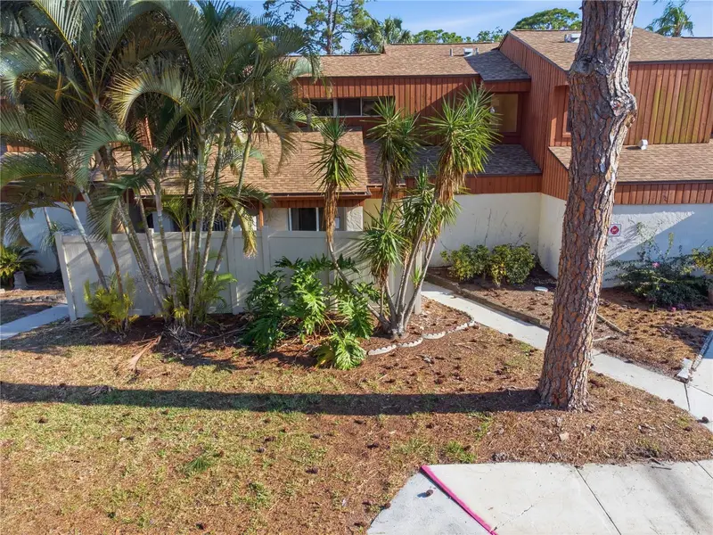 2058 Sunset Point Rd #15, FL