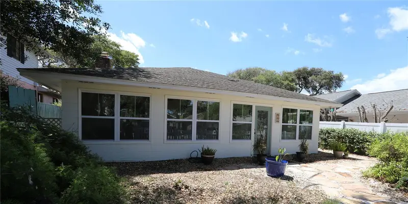 825 E 23rd Ave, FL