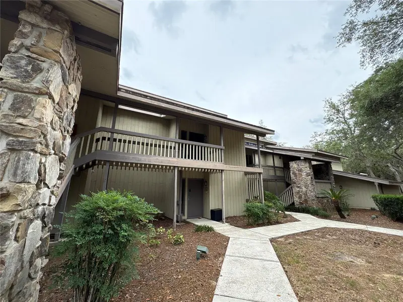 2010 Corner Lake Dr #2010, FL
