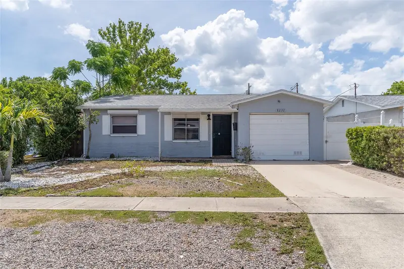 8232 43rd Way N, FL