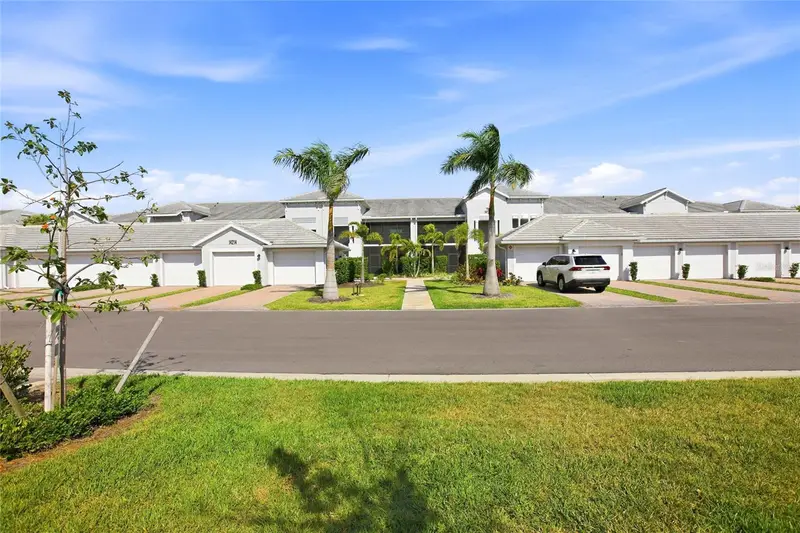 14214 Heritage Landing Blvd #816, FL