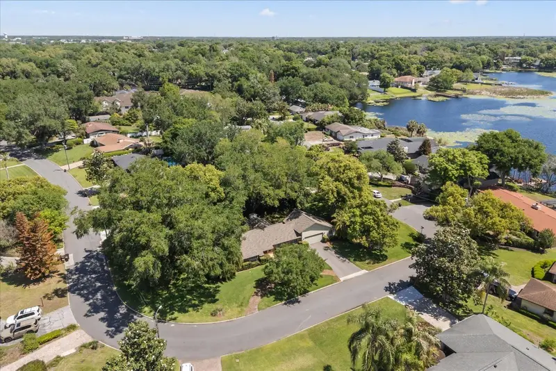9001 Lake Charity Dr, FL