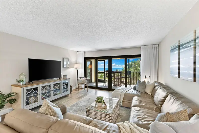 900 Gulf Blvd #104, FL