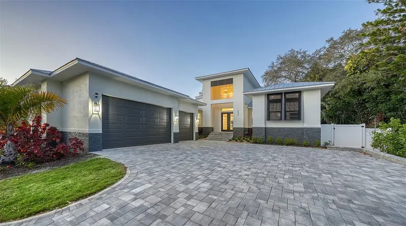 1537 Siesta Dr, FL