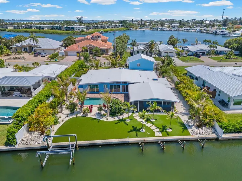 528 Key Royale Dr, FL