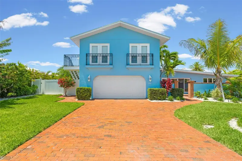 528 Key Royale Dr, FL
