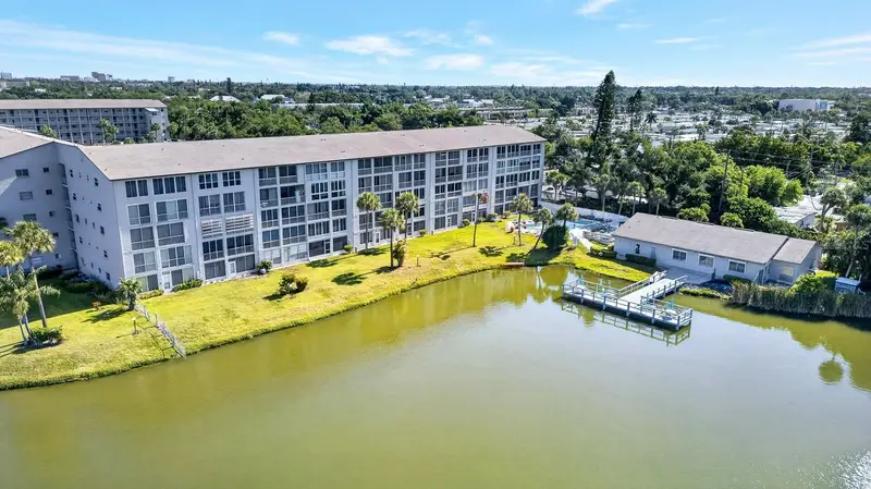 3344 Lake Bayshore Dr #P205, FL