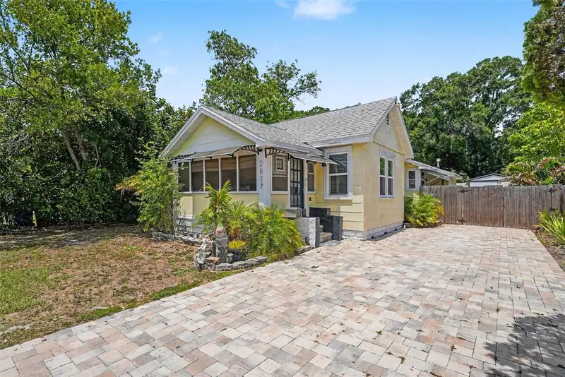2827 9th Ave N, FL