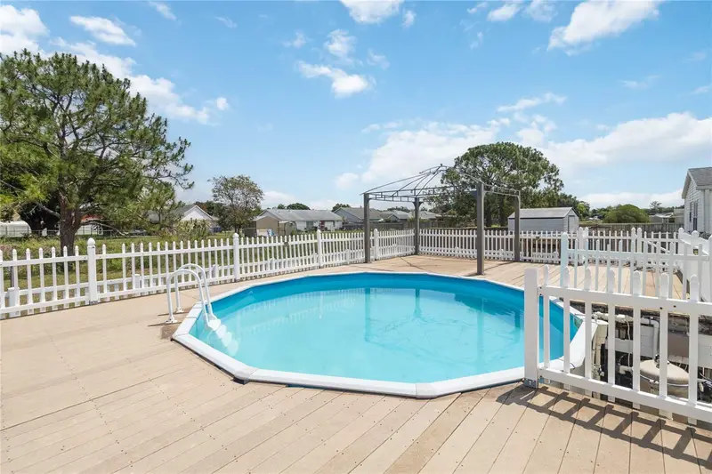2030 Crystal Ln, FL