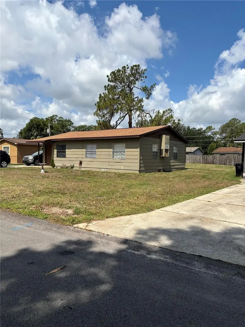 1106 Milner Dr W, FL